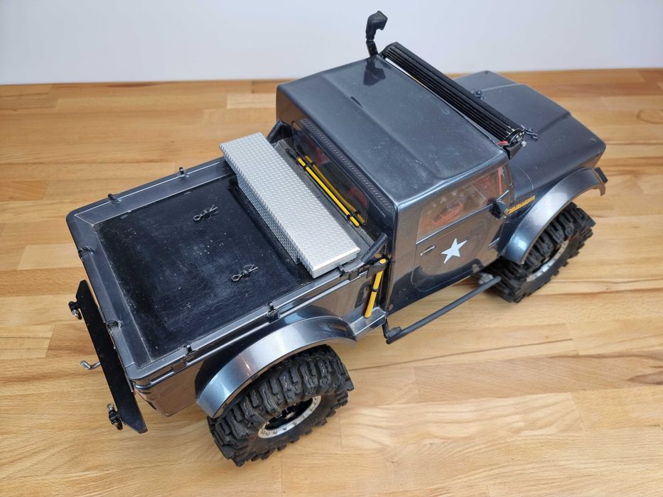 Model RC Jeep Nukizer 715 Axial Vaterra Ascender Off-Road 4WD 1/10 RTR