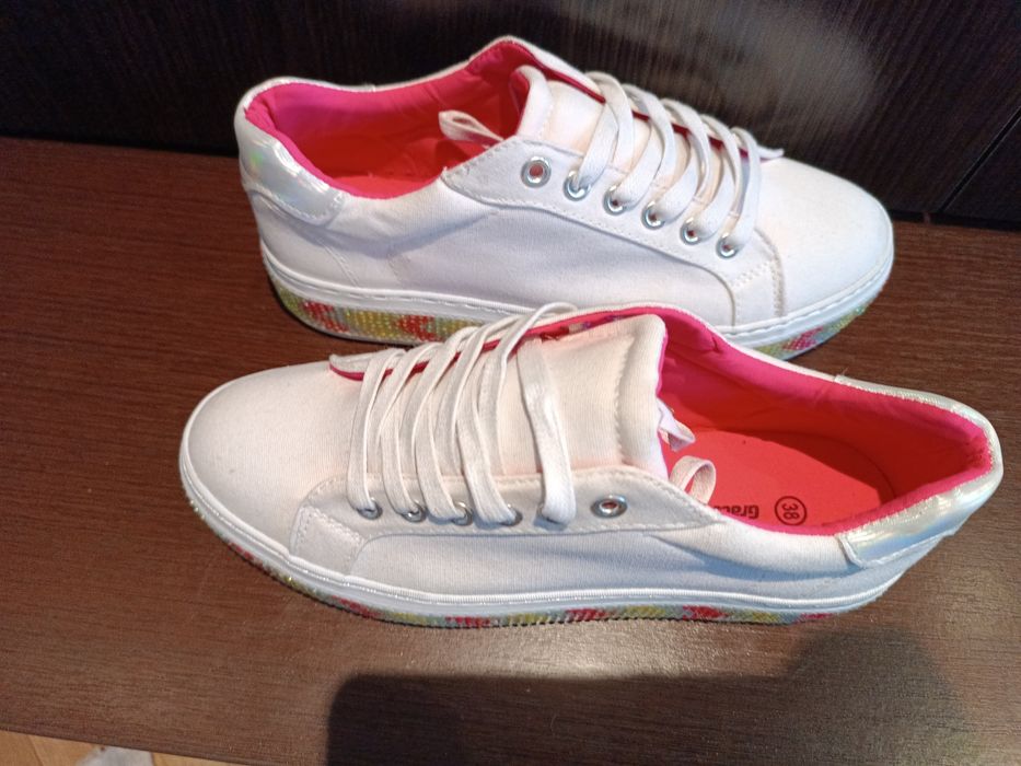 Білі нові кеди з блискітками