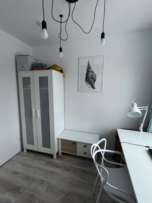 Pokój z wydzieloną przestrzenią do nauki/pracy oraz sypialną - Widok 2