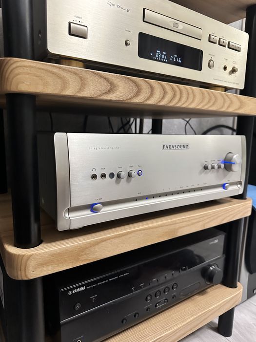 Parasound (HINT)  Halo Integrared Ampflifier Идеал!