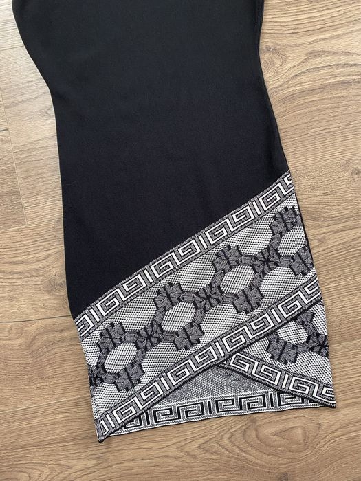 Elegancka sukienka greckie wzory, dopasowana, old money