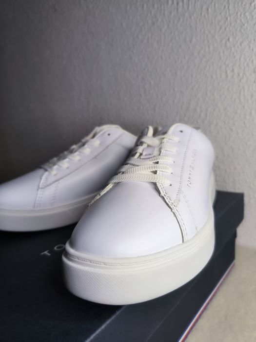 Sapatilhas Tommy Hilfiger brancas – NOVAS – Tamanho 37 (mulher)