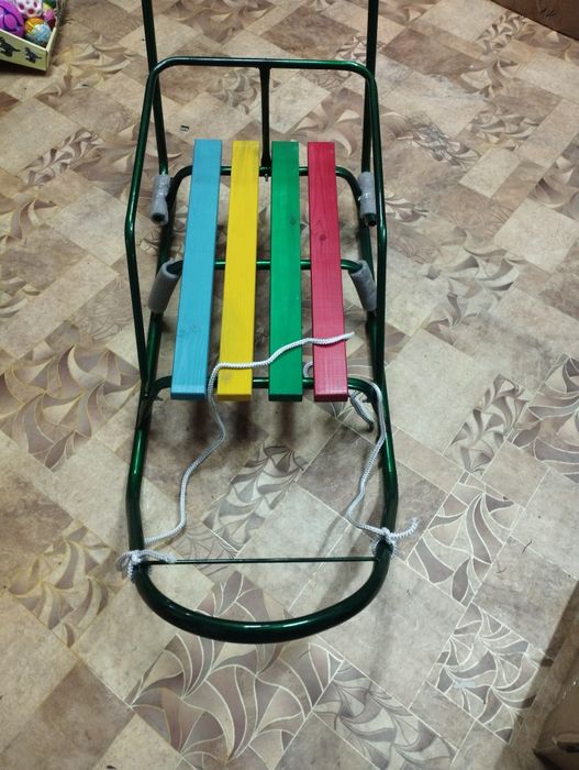 Дитячі санки.         .