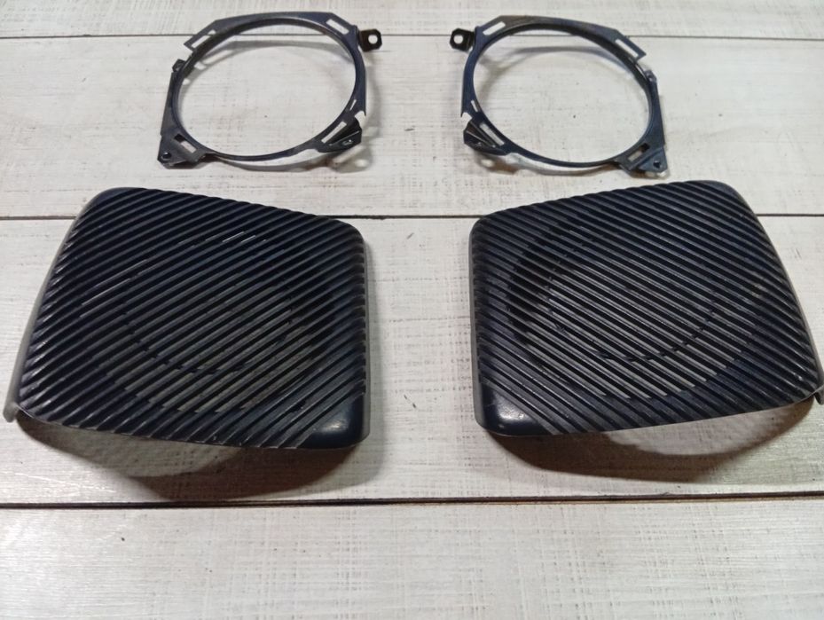 VW T4 Carawella Multivan zaślepki mocowania głośników tył