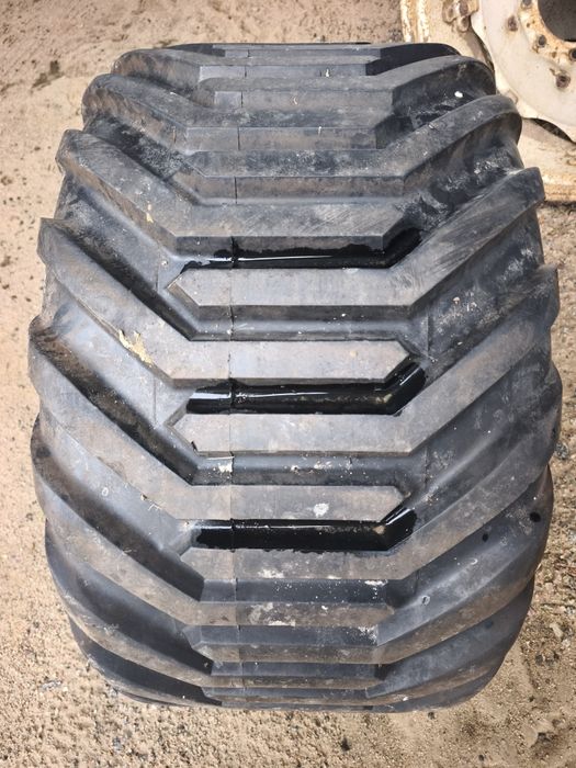 Wzmocniona opona TRELLEBORG 500/45-22.5 Nowa oryginalna zachodnia twin 404 imp 146A8