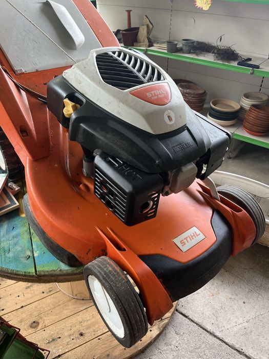 Corta relvas profissional Still RM 650 T