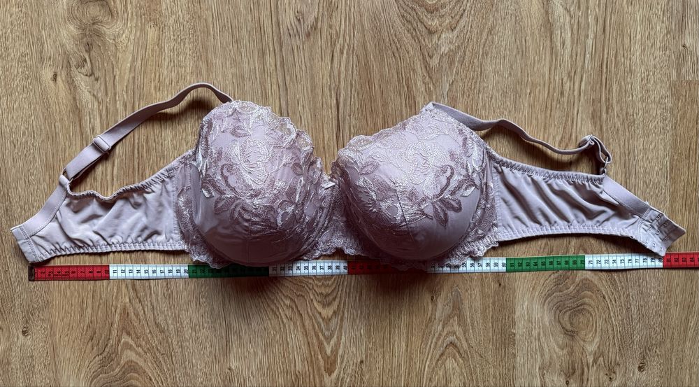 Bezszwowa miseczka 95E/F  koronka biustonosz nowy