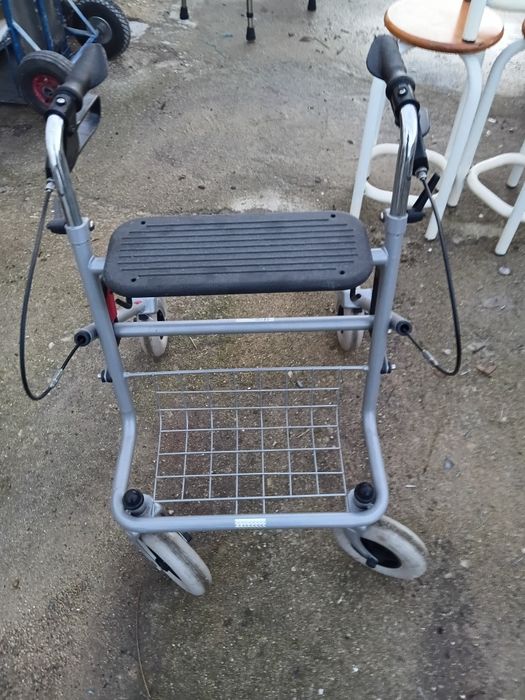 A.ndarilhl em muito bom estado geral