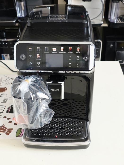Кавомашина кофемашина Philips Series 5500 Lattego