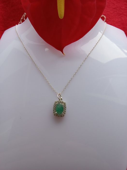 Fio em Prata com Esmeralda Certificada