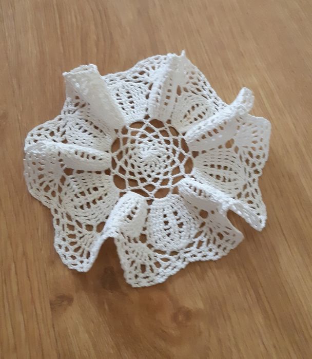 Декоративные вязаные салфетки