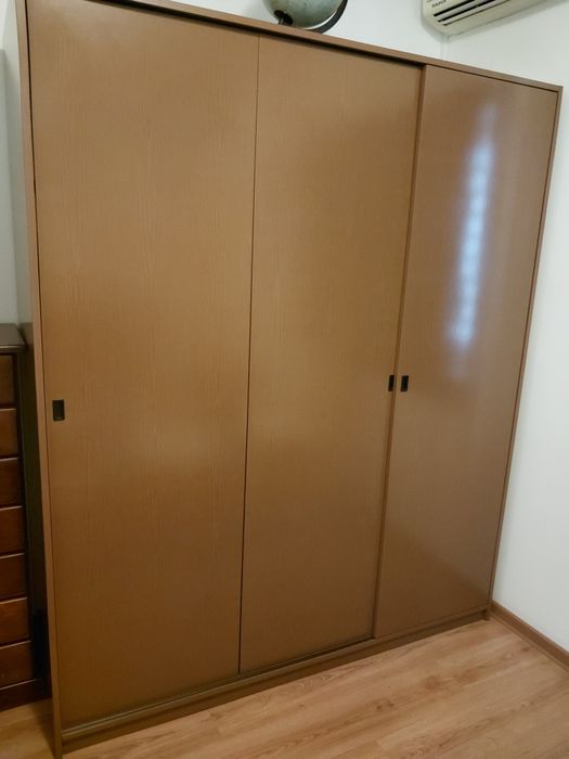 Roupeiro novo de três portas
