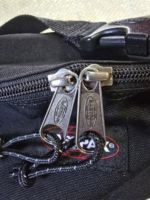 Поясна сумка Eastpak Springer чорного кольору