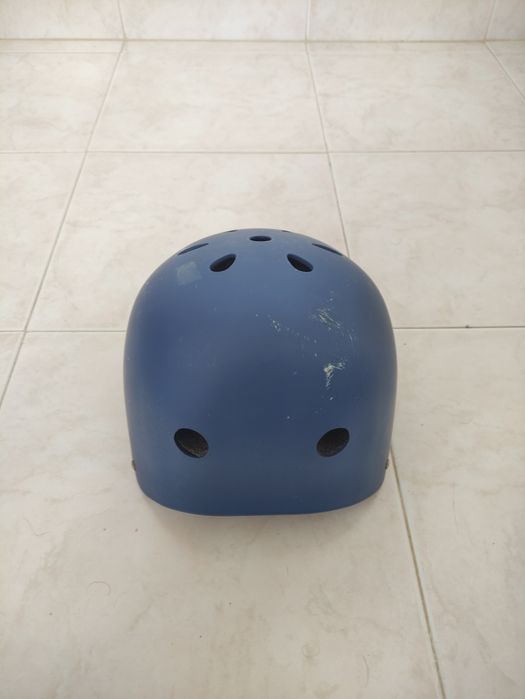Capacete Azul com chamas laranjas para criança