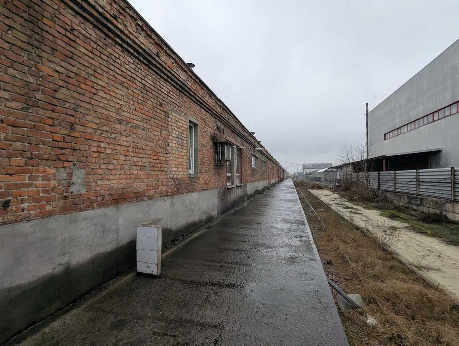 Продамо на Сурікова 3200 кв.  під виробництво чи склади