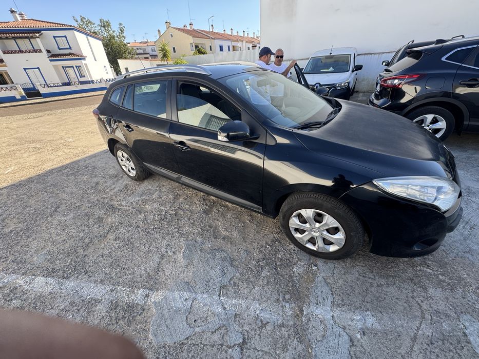 Megane 2011 com 222000 4 pneus novo foto 3