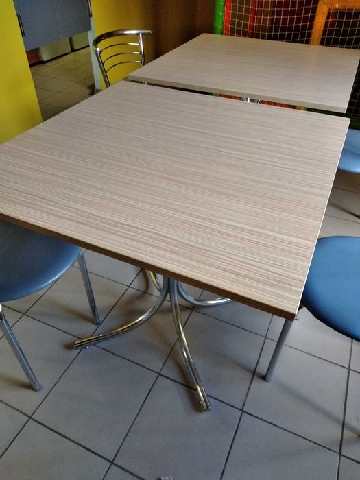 Стол для кафе дома дачи