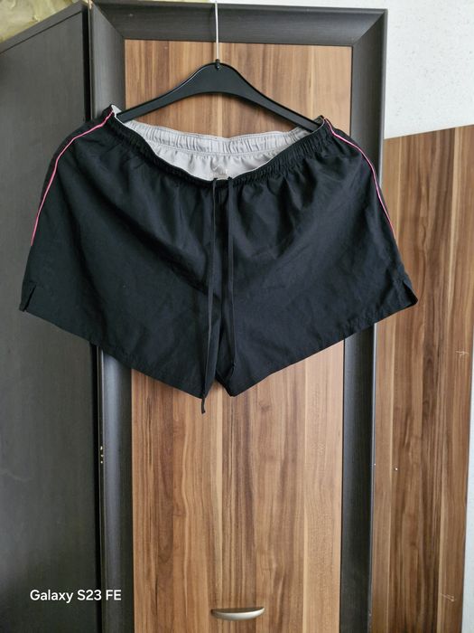 Spodenki krotkie damskie Nike rozmiar L stan idealny