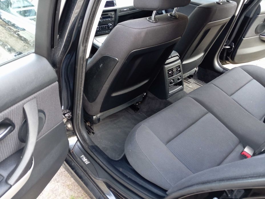 BMW E90 318i 2,0 benzyna 2010 rok