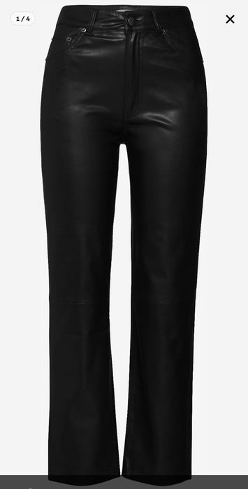 Calças pretas em pele