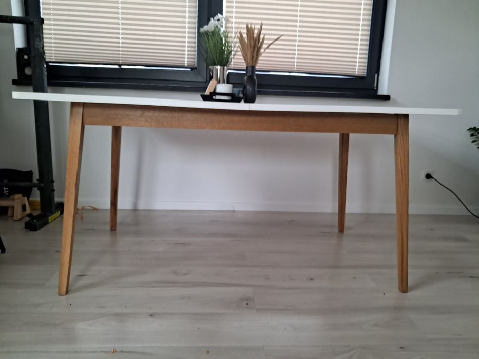 Biały stół do jadalni rozkładany