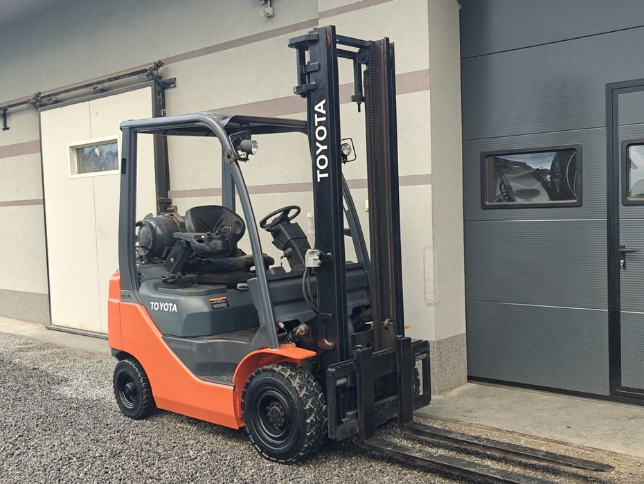 Wózek widłowy Toyota 8FG18 1.5T Automat Książka Udt Podnosi 3.7m Przesuw boczny Silnik toyota 4y