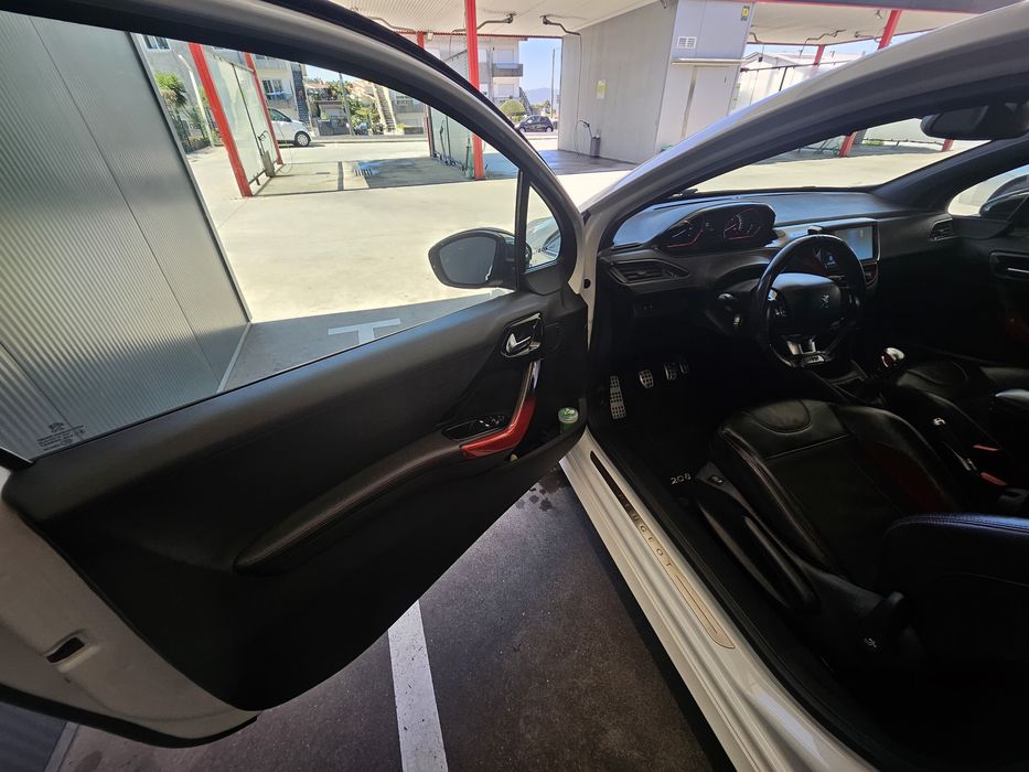 Peugeot 208 GTi 1.6 THP 200cv