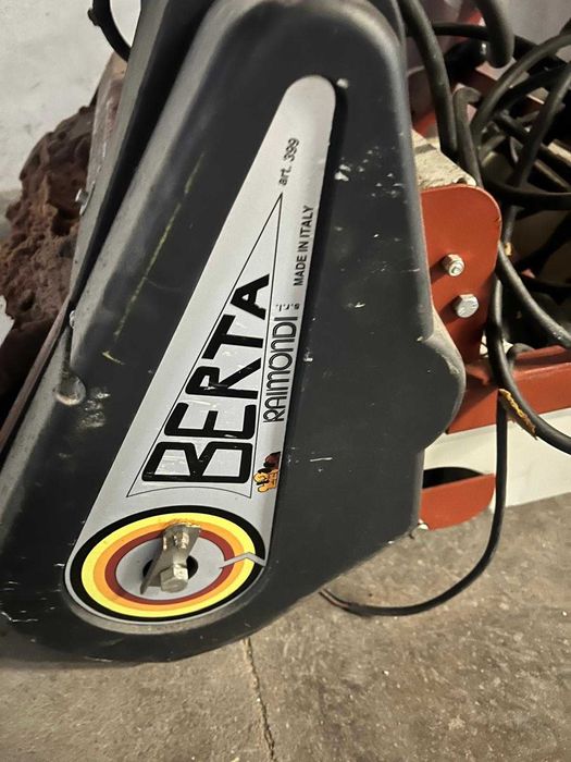 Máquina de limpeza de juntas