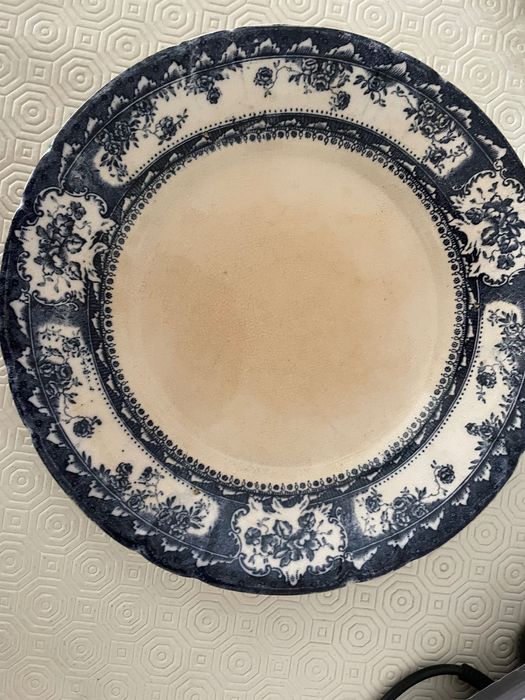 Prato muito antigo da fábrica das loiças de Sacavém