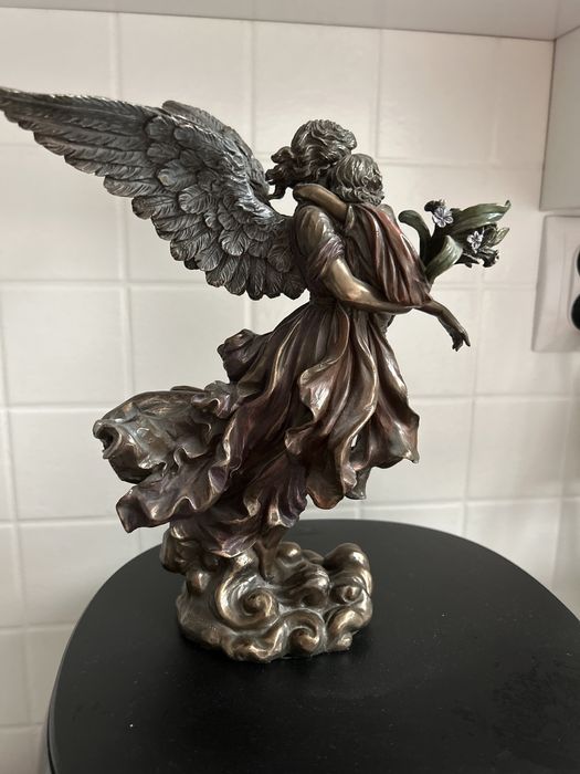 Veronese figurka aniol z dzieckiem