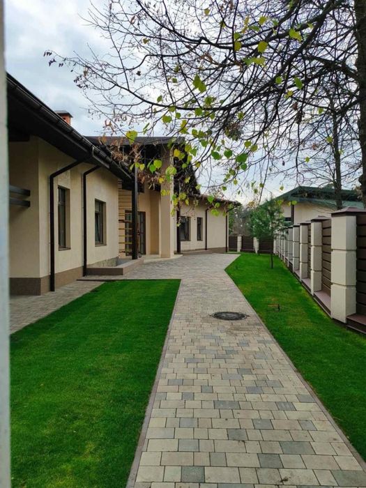 Продам будинок в санаторно-курортній зоні м. Києва (Пуща-Водиця )