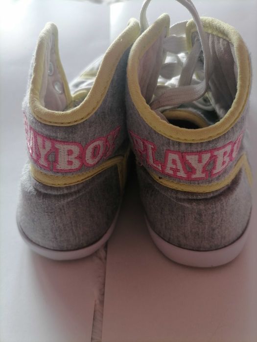 Szare trampki playboy