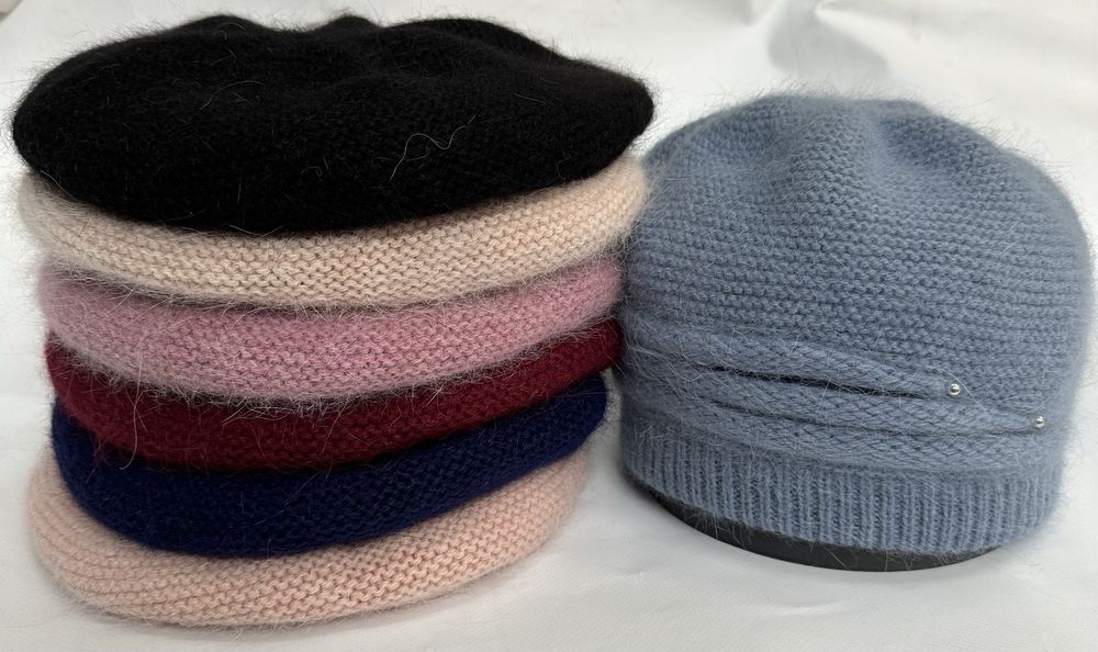 Жіночий ангоровий берет