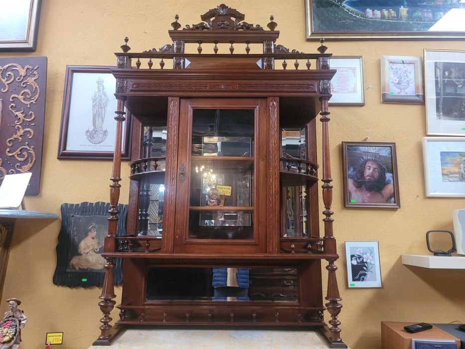 Enorme móvel antigo em madeira maciça com tampo em pedra e es