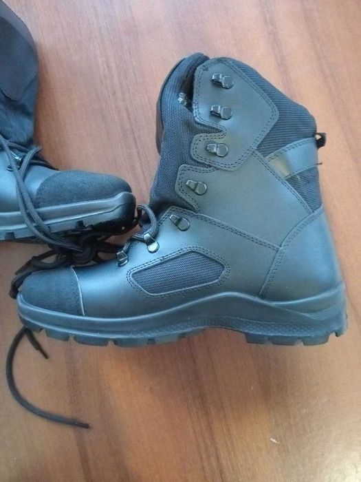 чоловіче взуття. Берци зимові . Нові розмір 42. колір чорний . Виробник Україна Крок