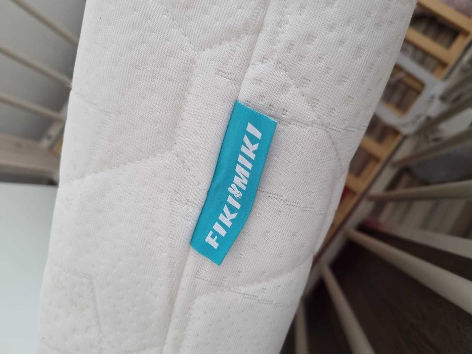 Łóżeczko dziecięce z materacem