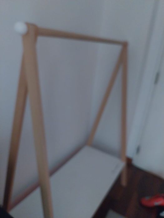 Cabide infantil em madeira – estilo Montessori