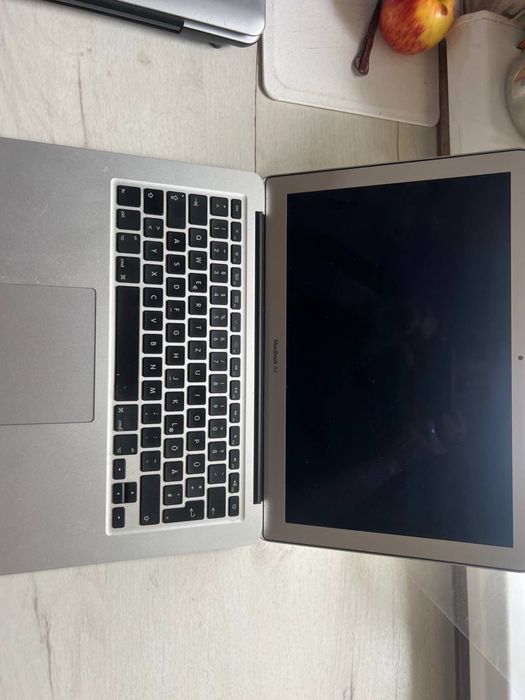Ультрабук Apple MacBook Air 13"