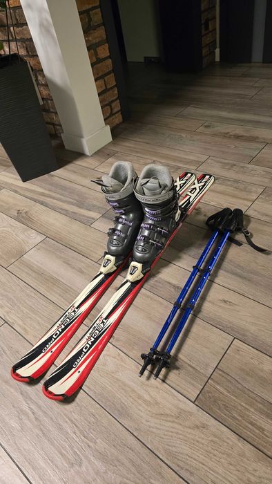 Zestaw narciarski dla dziecka (narty 120 cm, kijki, buty)