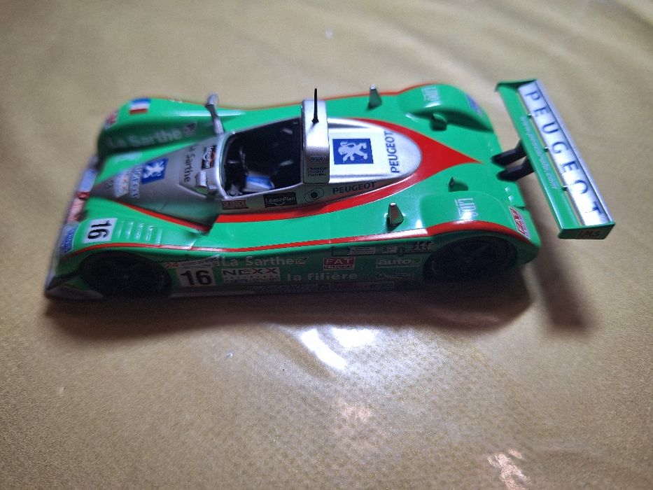 Miniatura Courage 1:43