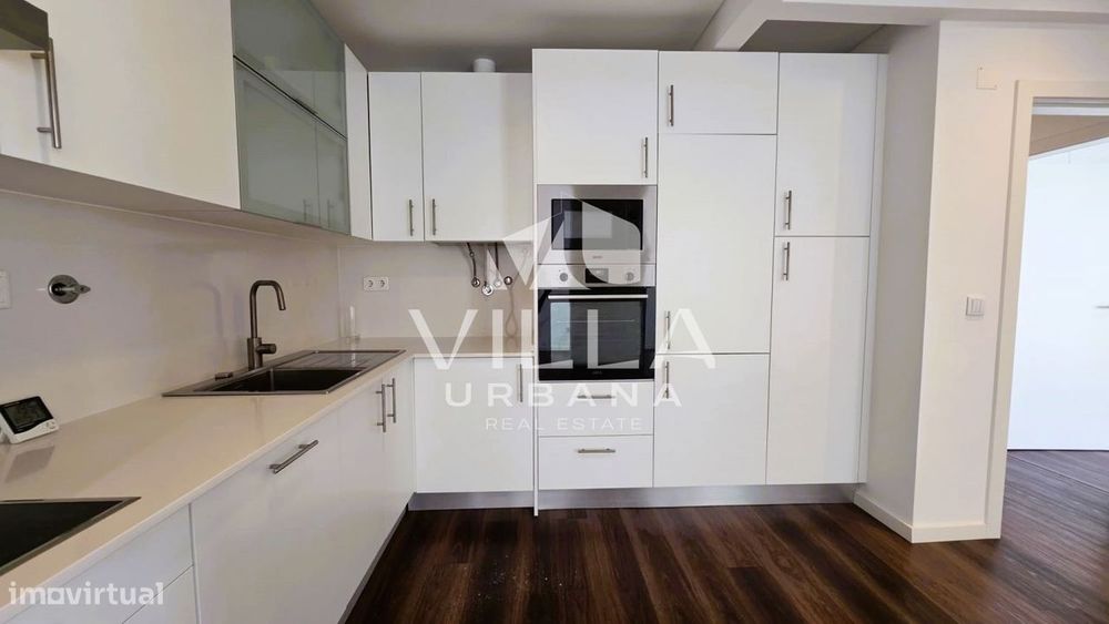 Apartamento T2 c/ Espaço Exterior localizado no Centro de Almada