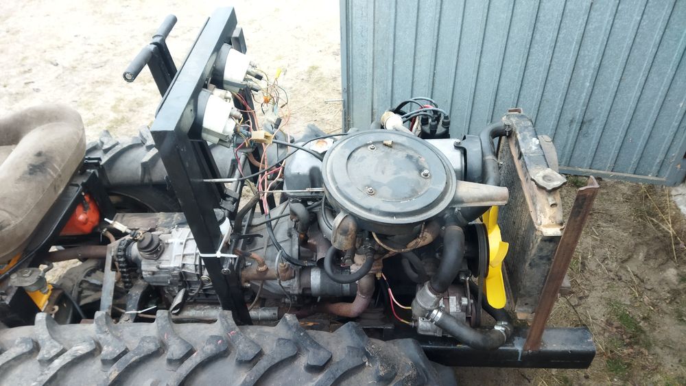 Гусеничний мінітрактор