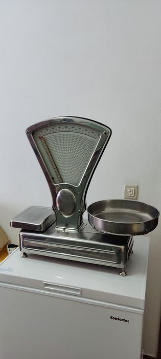 Balança antiga com pesos