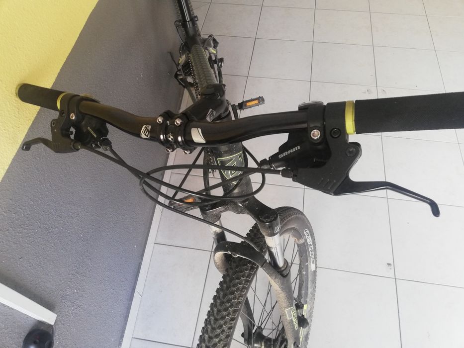 Bicicleta berg trailrock 2.2
