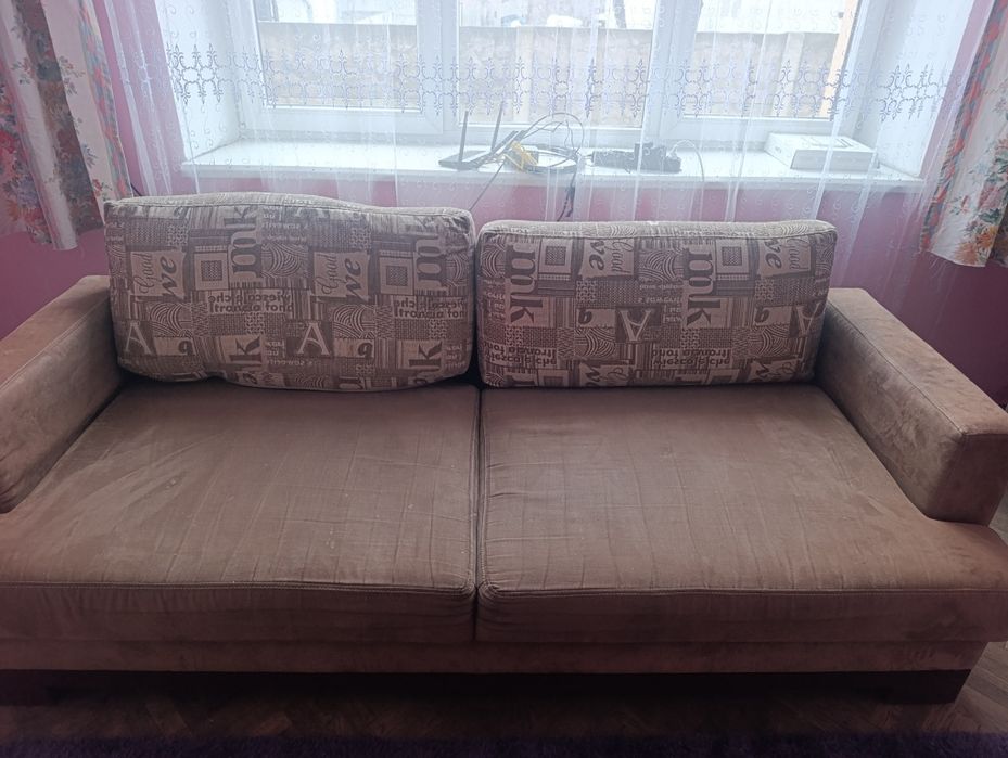 Шоколадний диван і два крісла