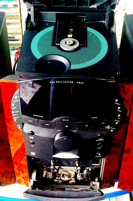 Продам Касетну радіостанцію "Grundig Mini cd RDS Hifi System UMS2".