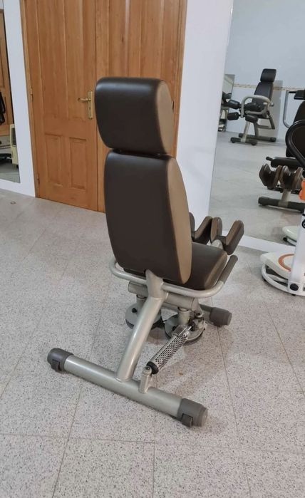 Ginásio Technogym com 9 máquinas
