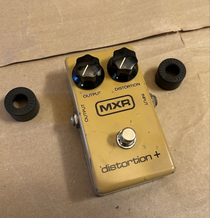 ,Danelectro Fuzz,  CryBaby USA,Zoom 8080, Digitech Crossroads