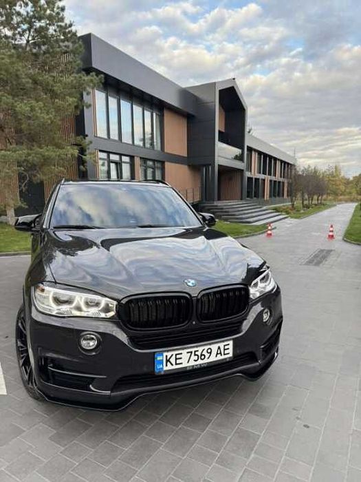 Автомобіль BMW x5