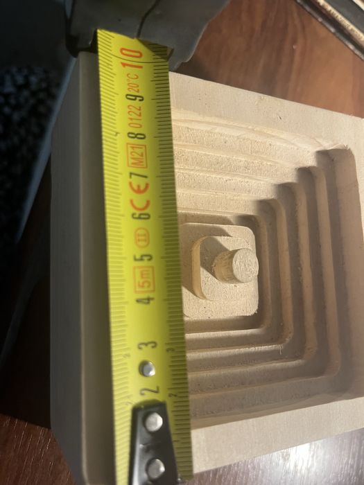 Ręcznie wykonany i zaprojektowany drewniany blok MNP